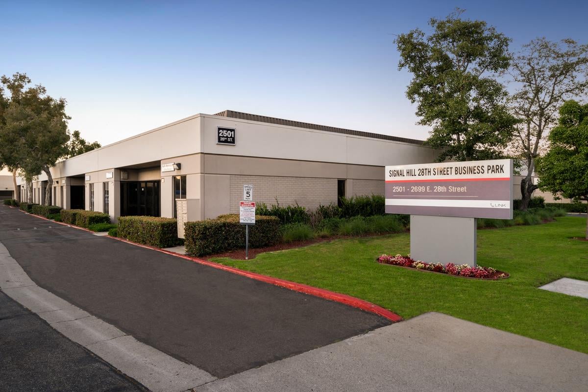 1,067 SF Office Space in Signal Hill, CA Photo
